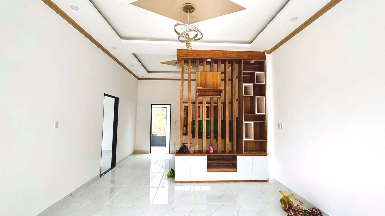 Nhà riêng xã Long Thành, Đồng Nai 100m² giá 2 tỷ - Sổ đỏ chính chủ, nội thất cao cấp!