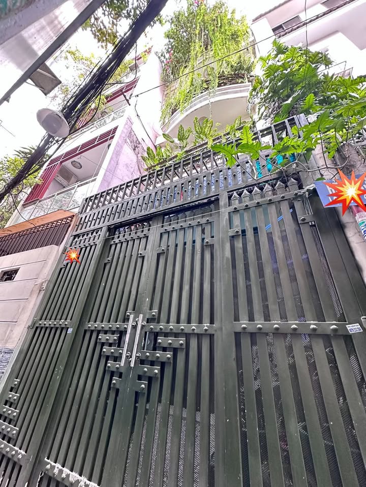 Nhà cấp 2 Nguyễn Thị Minh Khai Quận 3 50m² giá 9 tỷ - Vị trí thuận lợi gần công viên!