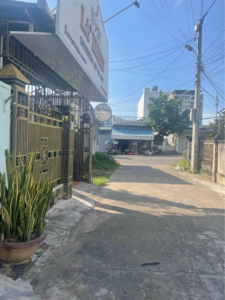 Bán nhà hẻm 01 Ngô Thị Nhậm, P. Trường Chinh, Kon Tum - Diện tích 129.5m², giá 1.7 tỷ - Sân ô tô rộng rãi!