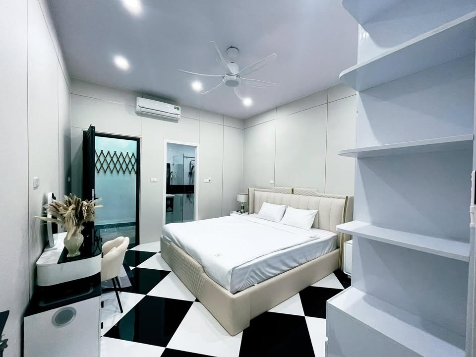 Cho thuê tòa nhà 5,5 tầng đường Phạm Văn Đồng 88m² - Full nội thất, giá tốt!