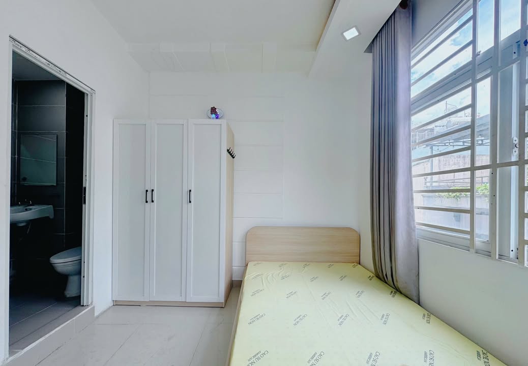 Phòng cho thuê tại 86 Thích Quảng Đức, quận Phú Nhuận - Full nội thất, thoáng mát!