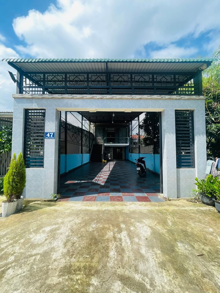 Nhà chính chủ mặt tiền đường Phạm Văn Bạch, Buôn Ma Thuột 240m² giá chỉ 4 tỷ - Sẵn sàng vào ở ngay!