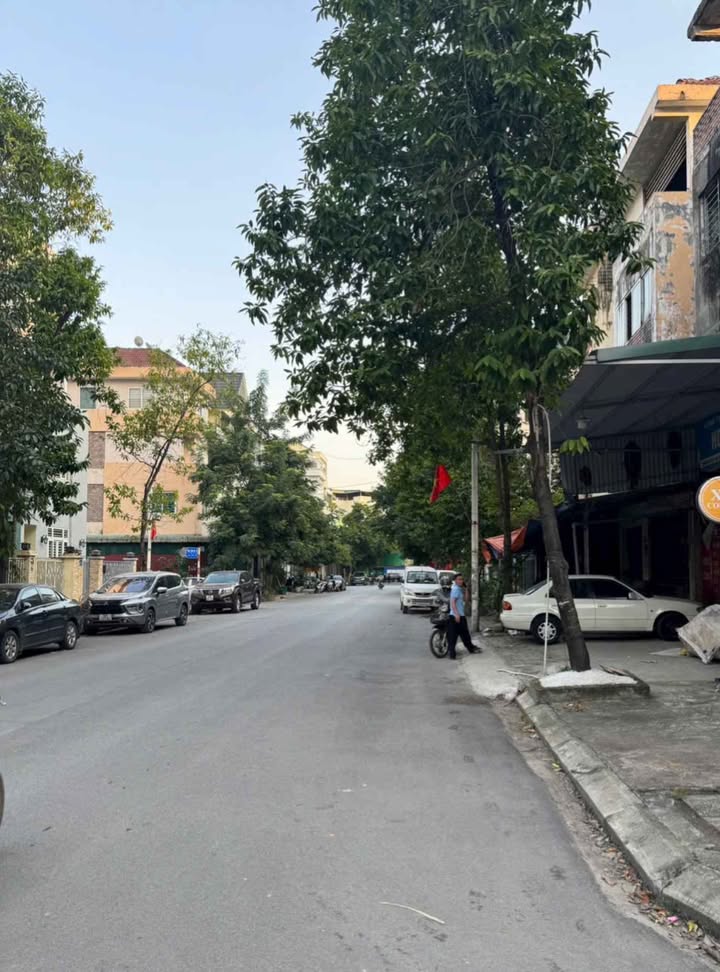 Nhà phố lô góc 108m² 5 tầng KĐT Văn Khê - Bán gấp, sổ hồng chính chủ!