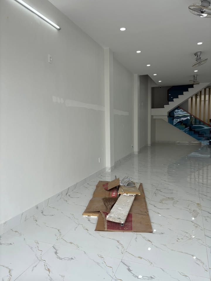 Cho thuê mặt bằng tầng trệt 100m² tại 633 đường 23/10, Nha Trang - Không gian sạch sẽ, mới 100%!