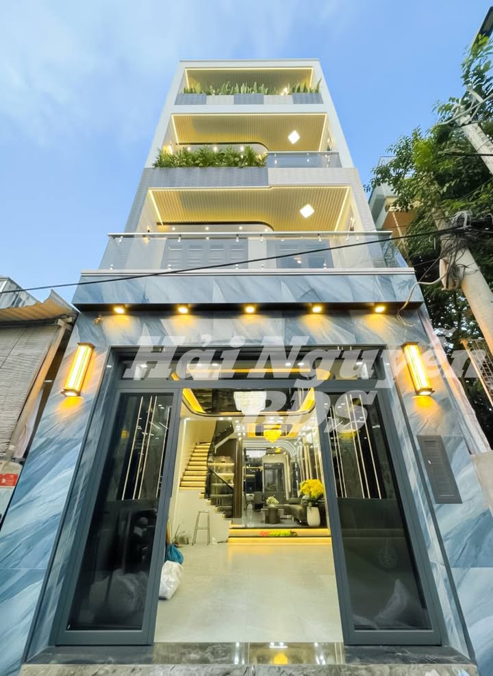 Nhà phố mới xây Đào Tông Nguyên Nhà Bè 120m² giá 11.99 tỷ - Thang máy tiện nghi!