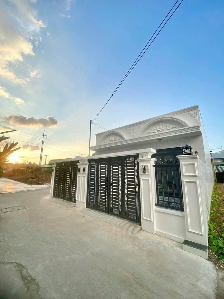 Nhà Tân Cổ Điển Căn Góc 112m² giá 2.1 tỷ - Khu Dân Cư Vĩnh Quang Rạch Giá