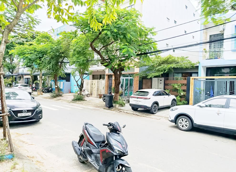 Nhà phố mặt tiền đường Nguyễn Sơn, Đà Nẵng 120m² giá 11 tỷ - Kinh doanh sầm uất!