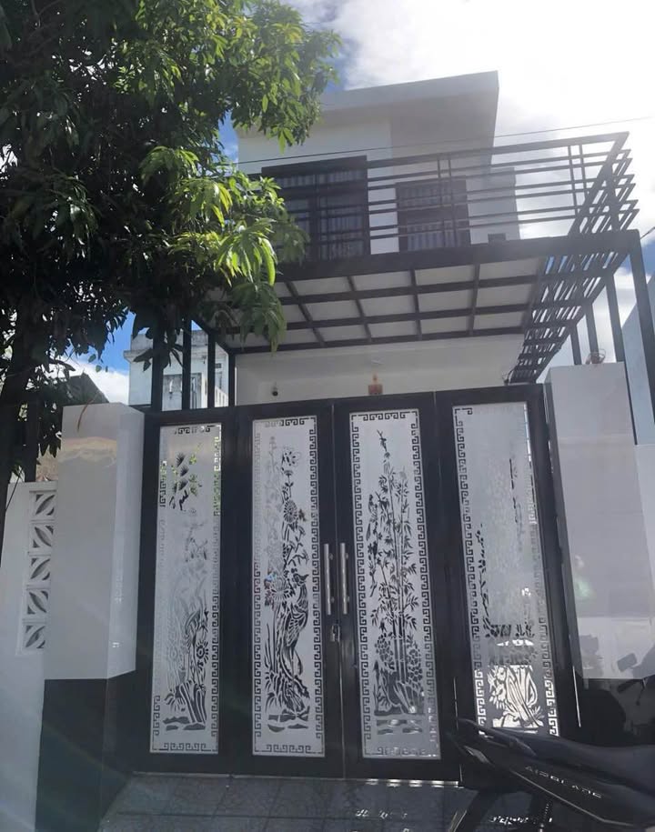 Nhà 2 tầng Kiệt 106 Nguyễn Lộ Trạch, 85m² giá 2.75 tỷ - Sẵn sàng vào ở ngay!