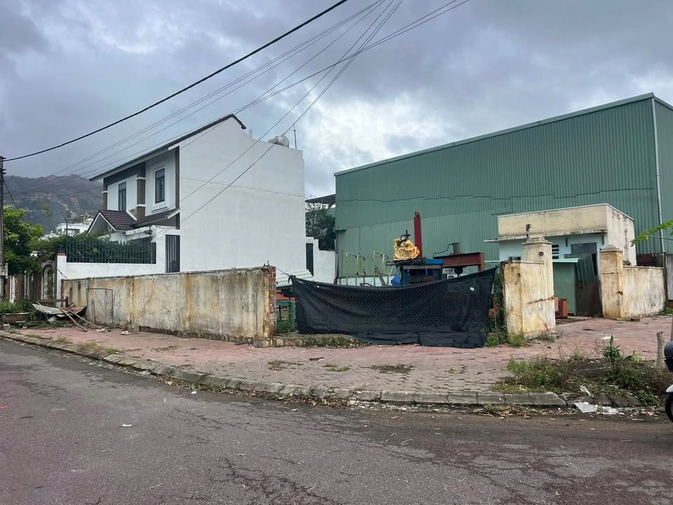 Đất nền liền kề tại khu tái định cư E655 Bùi Thị Xuân, 292m² giá 5.8 tỷ - Vị trí đắc địa!