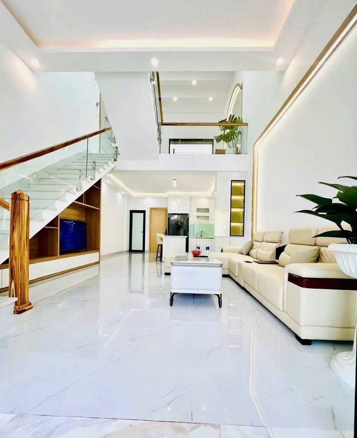 Nhà Mê Lệch Mới 100% Đẹp Nhất Đắk Lắk - Giá 5.1 Tỷ - Full Nội Thất Cao Cấp