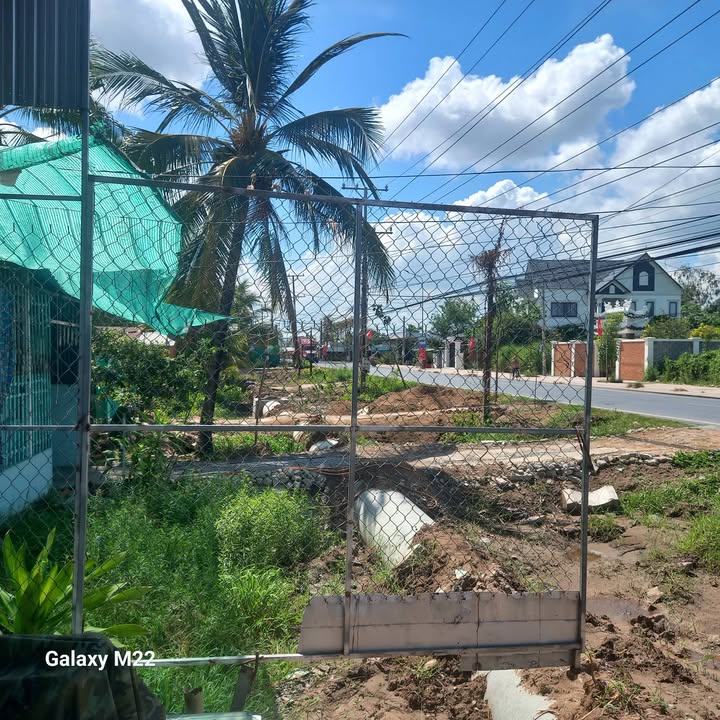 Nhà bán gấp tại Quốc lộ 30, xã Mỹ Hiệp, 200m² - Giá thỏa thuận, vị trí đẹp!