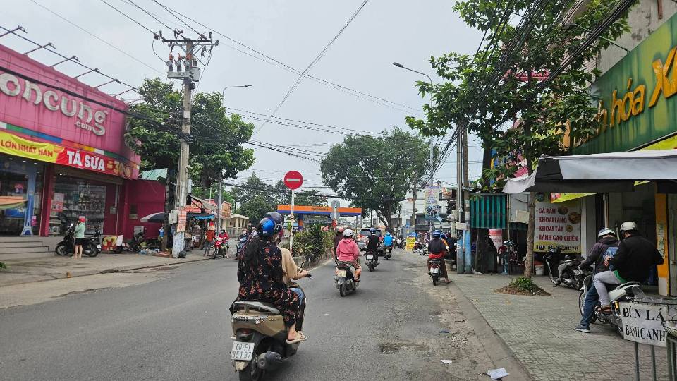 Bán gấp FrontHouse mặt tiền chợ Nguyễn Văn Tiên – Biên Hòa 130m² giá 5.2 tỷ - Kinh doanh thuận lợi!