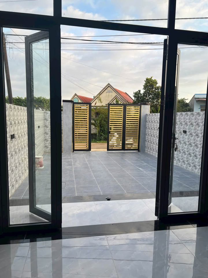 Nhà mặt tiền Thôn 10 Lộc Ngãi, 125m² giá 1.9 tỷ - Sân đậu ô tô thoải mái!