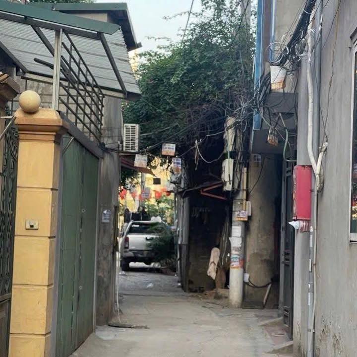 Đất Định Công Hoàng Mai 64m² giá 10 tỷ - Ngõ thông rộng rãi, gần hồ!