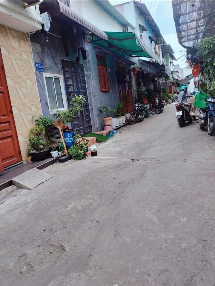 Nhà bán gần đường Ngô Thị Nhậm, Dĩ An - Diện tích 18.5m² - Giá 850 triệu - Sẵn sàng giao dịch!