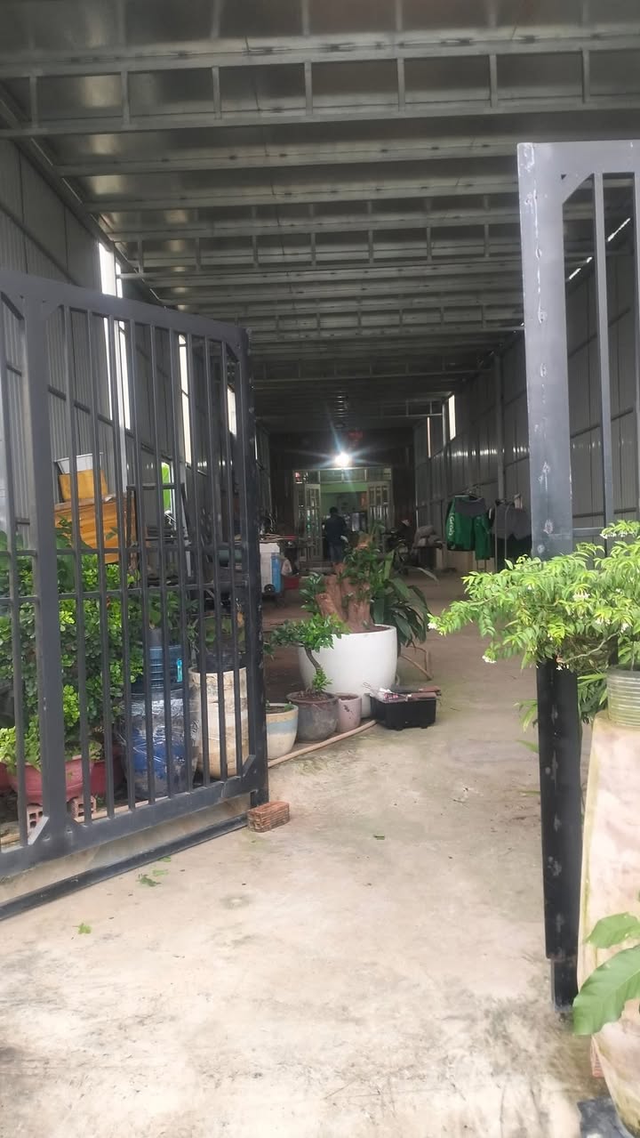 Nhà riêng Tân Uyên 400m² giá 2.75 tỷ - Thiết kế gác lửng đẹp mắt!