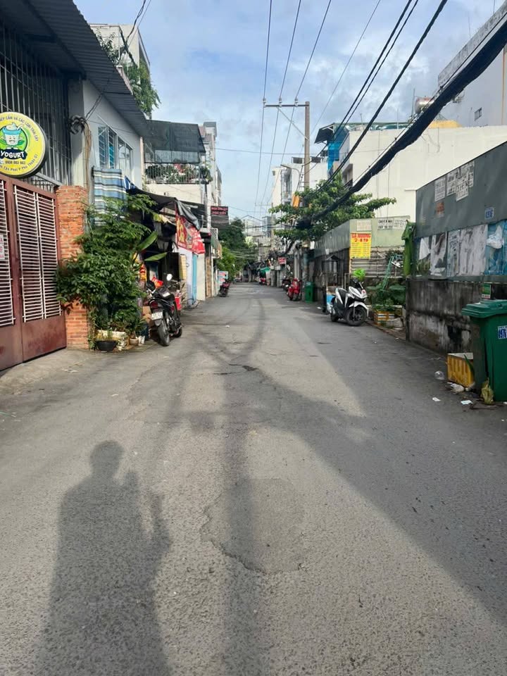 Bán nhà mặt tiền hẻm 749, Phú Thuận, Quận 7 - Diện tích 80m², giá chỉ 9.3 tỷ!