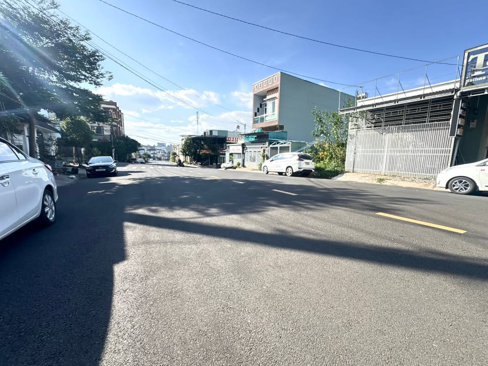 Nhà hẻm 32 Kim Lân, Phường Phù Đổng, 100m² giá 900 triệu - Vị trí đẹp, an ninh!