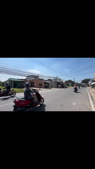 Nhà phố Đức Hòa Long An 180m² giá 3.8 tỷ - Mặt tiền đường TL9, sẵn sàng ở ngay!