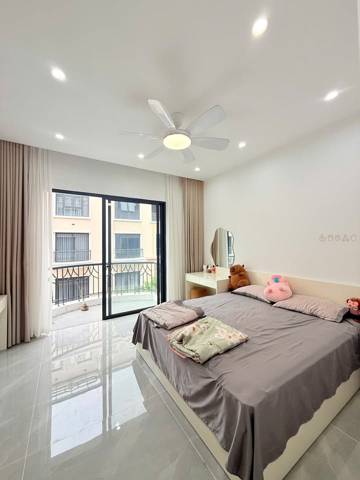 Cho thuê nhà liền kề Ocean Park 2 Văn Giang 5 tầng - Full nội thất, sẵn sàng ở ngay!