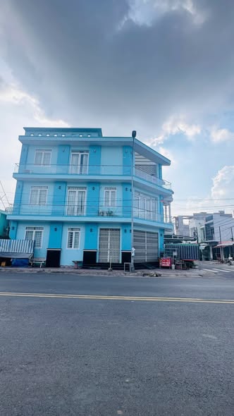 Nhà mặt tiền Ung Văn Khiêm, Long Xuyên 180m² giá 13 triệu - Khu kinh doanh sầm uất!