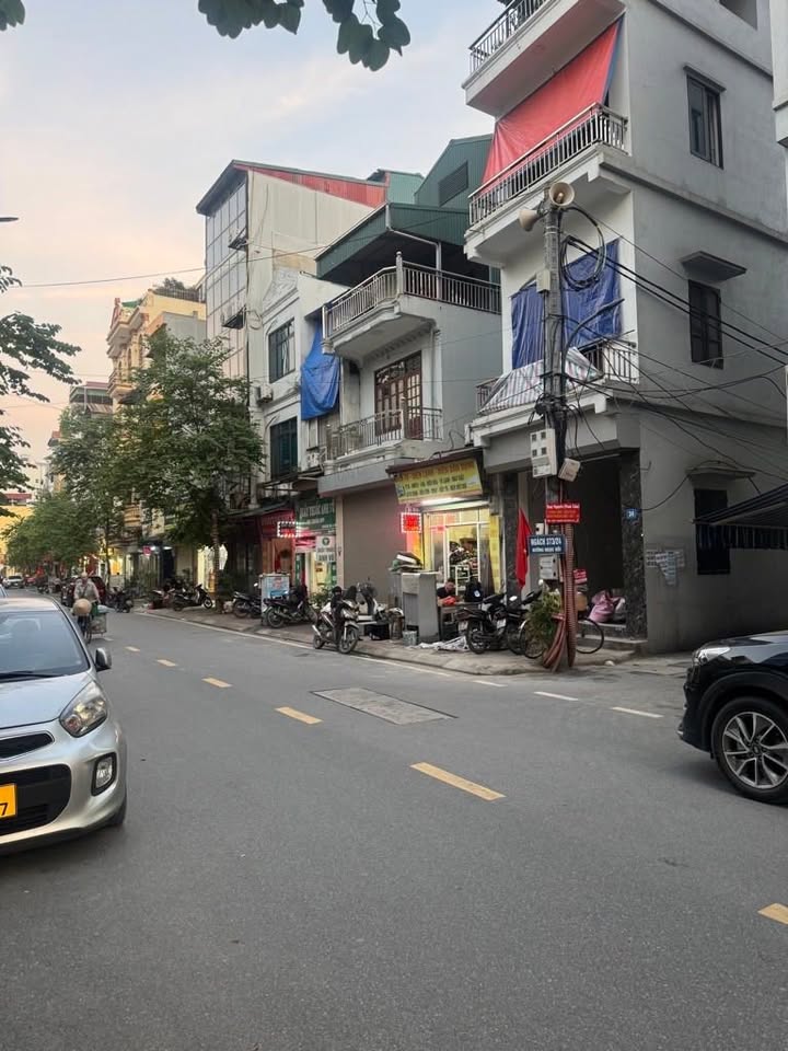 Nhà lô góc Tứ Hiệp, Thanh Trì 36m² giá 6 tỷ - Vị trí vàng, tiện ích đầy đủ!