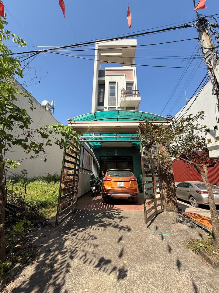 Nhà 4 tầng Tân Sơn, Lạng Giang 112m² giá 3.9 tỷ - Gần trung tâm thành phố