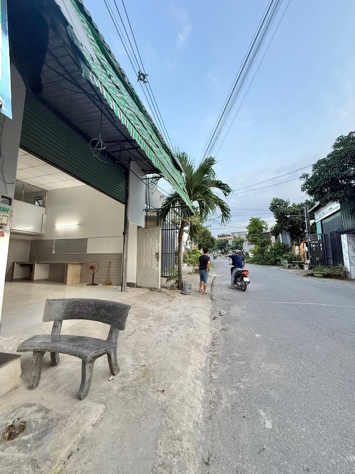 Nhà cho thuê mặt tiền hẻm VLXD Sơn Hằng, Trảng Dài 2PN giá 3 triệu/tháng - Tiện nghi đầy đủ!