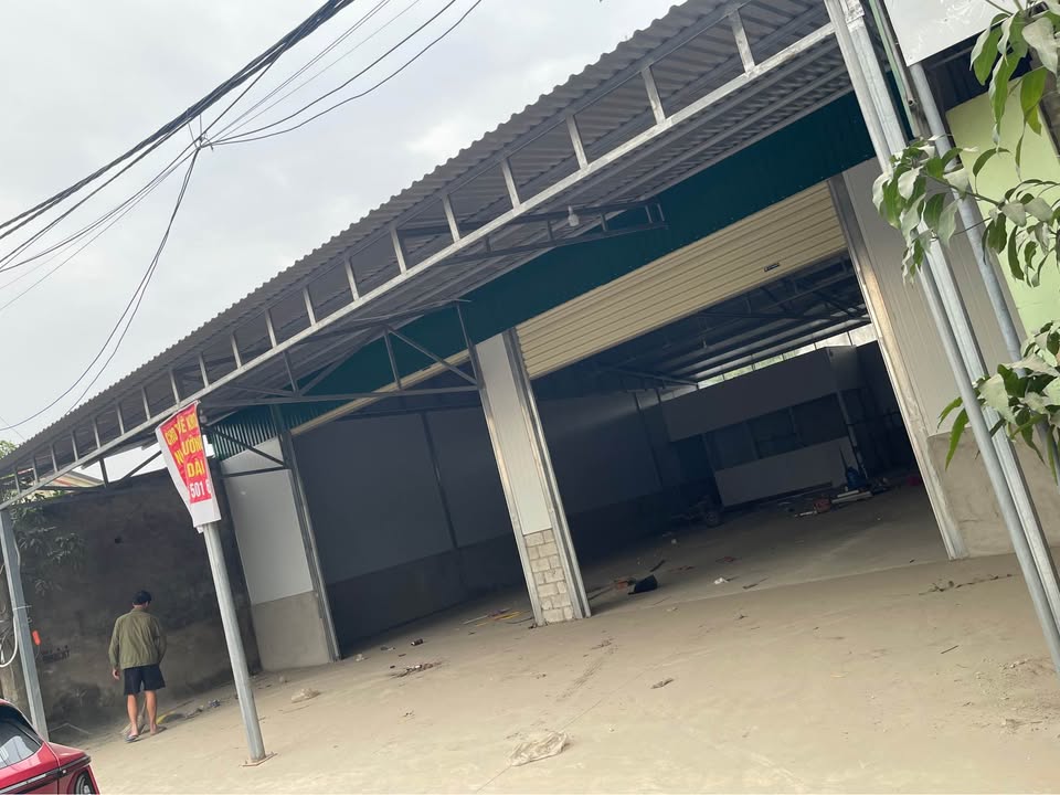 Cho thuê kho 300m² mặt đường Nguyễn Trường Tộ, Vinh - Diện tích rộng rãi, giao thông thuận lợi!