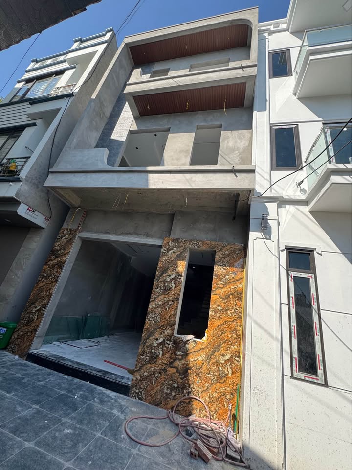 Nhà 3 tầng Ngõ 28 Cao Xanh, 54m² giá 3.15 tỷ - Ô tô đỗ tận nơi!