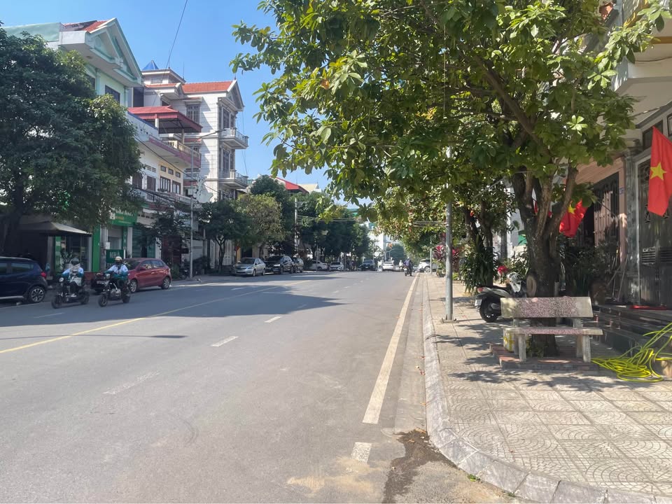 Nhà 3 tầng mặt tiền 5m đường Châu Phong, Tân Dân, Việt Trì - Giá chỉ 5 tỷ!