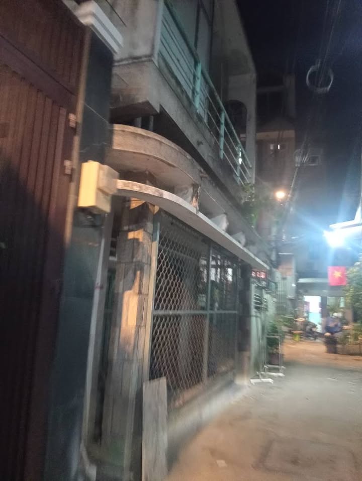 Nhà 2 tầng Hậu Giang, Bình Phú, 55m² giá 5.x tỷ - Sẵn sàng xây dựng 4 tầng!