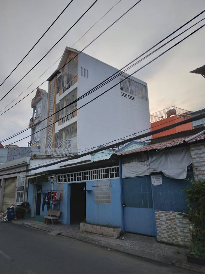 Nhà mặt tiền đường Nam Hòa, Thủ Đức 143m² giá 20 tỷ - Sổ hồng công chứng ngay!