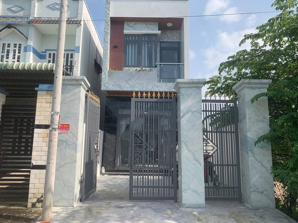 Nhà lầu mới xây 115m² tại ấp Hậu, Củ Chi - Giá 3.7 tỷ có thương lượng!