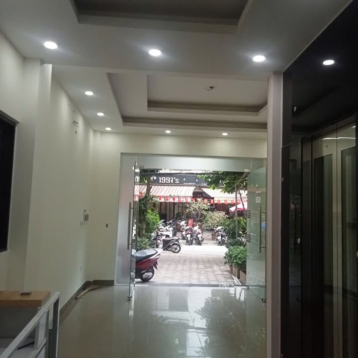 Cho thuê Front House tại Hồng Mai, Hai Bà Trưng 195m² - Thang máy, vị trí đắc địa cho nhiều mô hình kinh doanh!