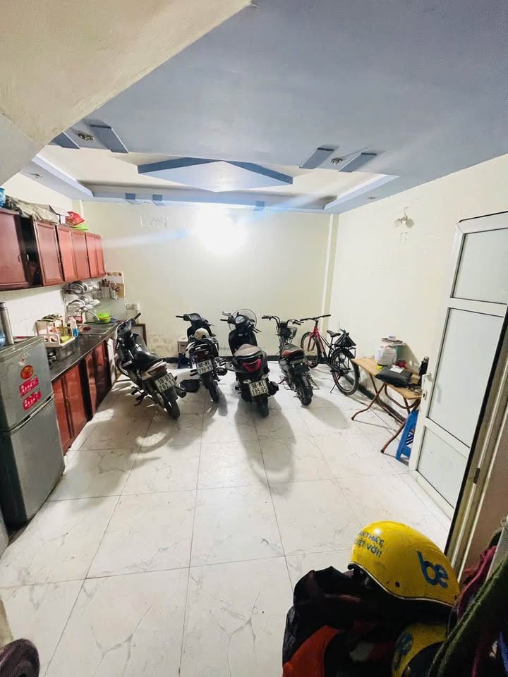 Nhà phố Lĩnh Nam 36m² giá 4,7 tỷ - Sổ đỏ chính chủ, thương lượng!