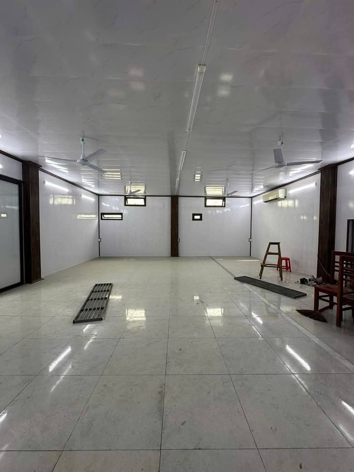 Cho thuê nhà 5 tầng ô góc đường Nguyễn Văn Cừ Hạ Long - Diện tích 160m², thích hợp kinh doanh đa dạng!