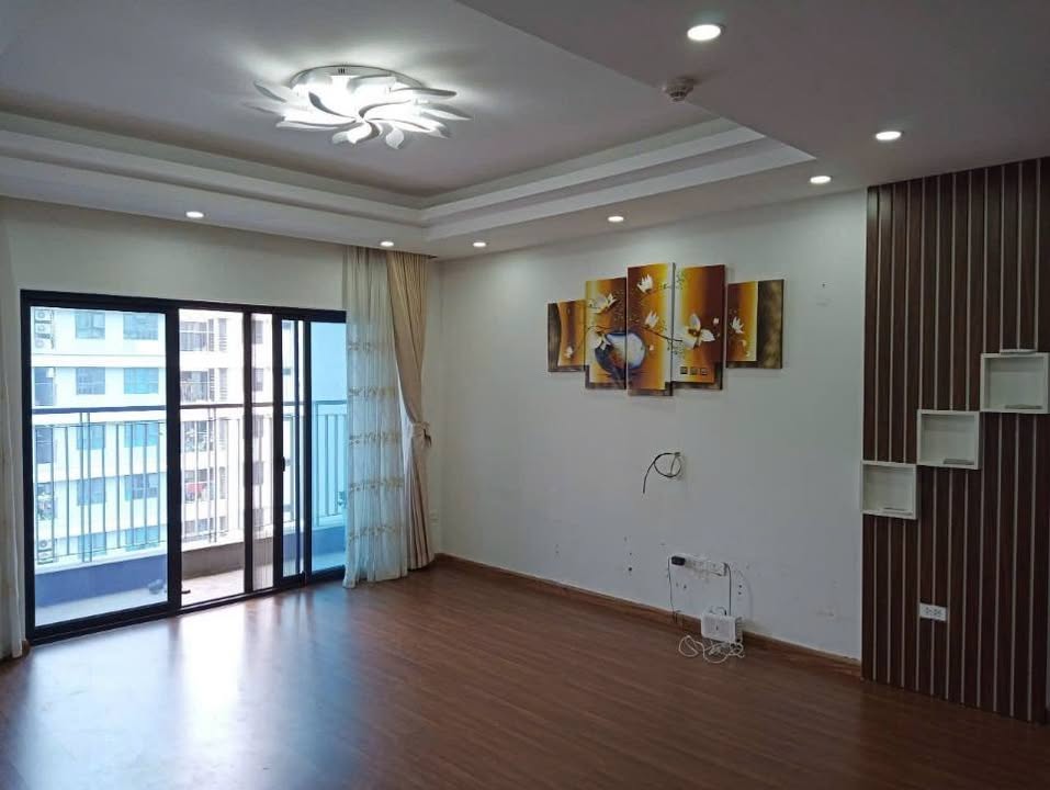 Căn hộ chung cư Goldmark City 100m² giá 9 tỷ - Ban công Đông Nam thoáng mát