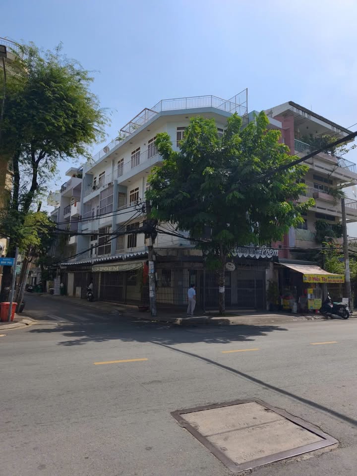 Cho thuê FrontHouse góc 2 mặt tiền Bình Phú, quận 6, diện tích 147m² - Gần Metro Bình Phú!