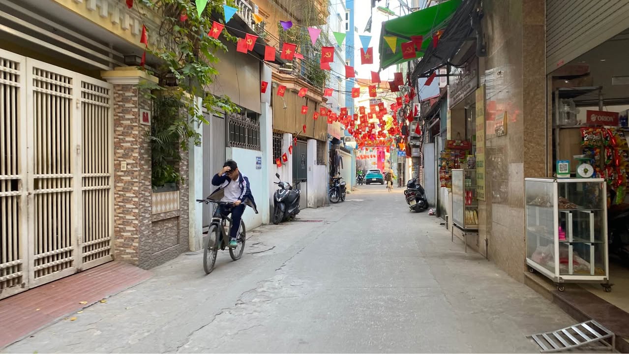 Nhà riêng Xuân Đỉnh 34m² 5 tầng - Bán gấp, mặt tiền rộng, gần trường học!