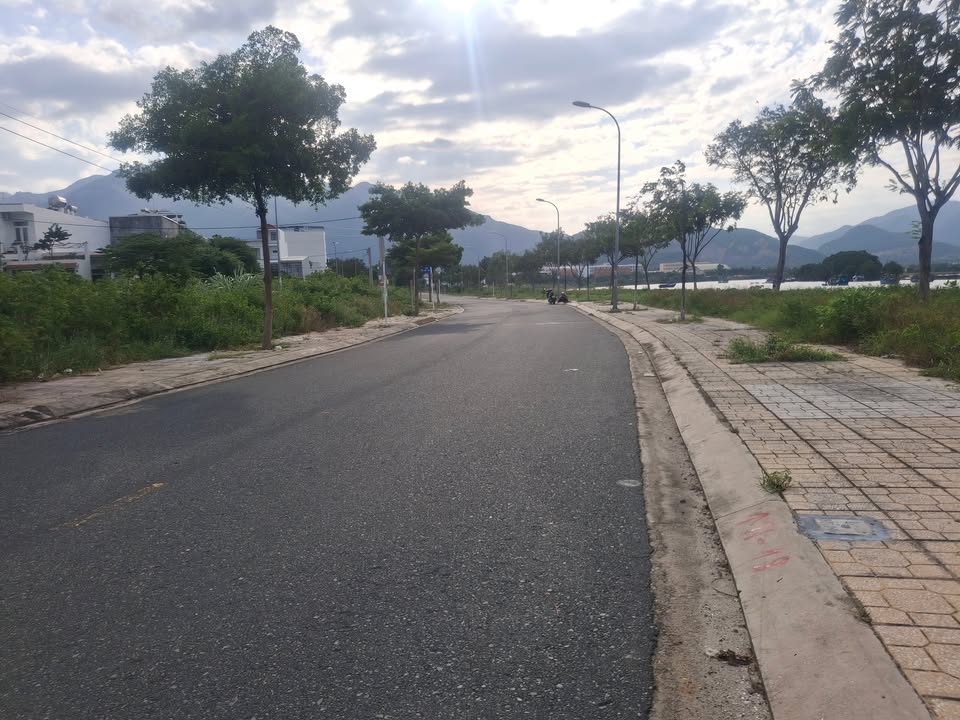 Đất nền góc 2 mặt tiền tại TĐC Hòn Rớ 2, Nha Trang 120.8m² - Pháp lý sổ hồng chính chủ!