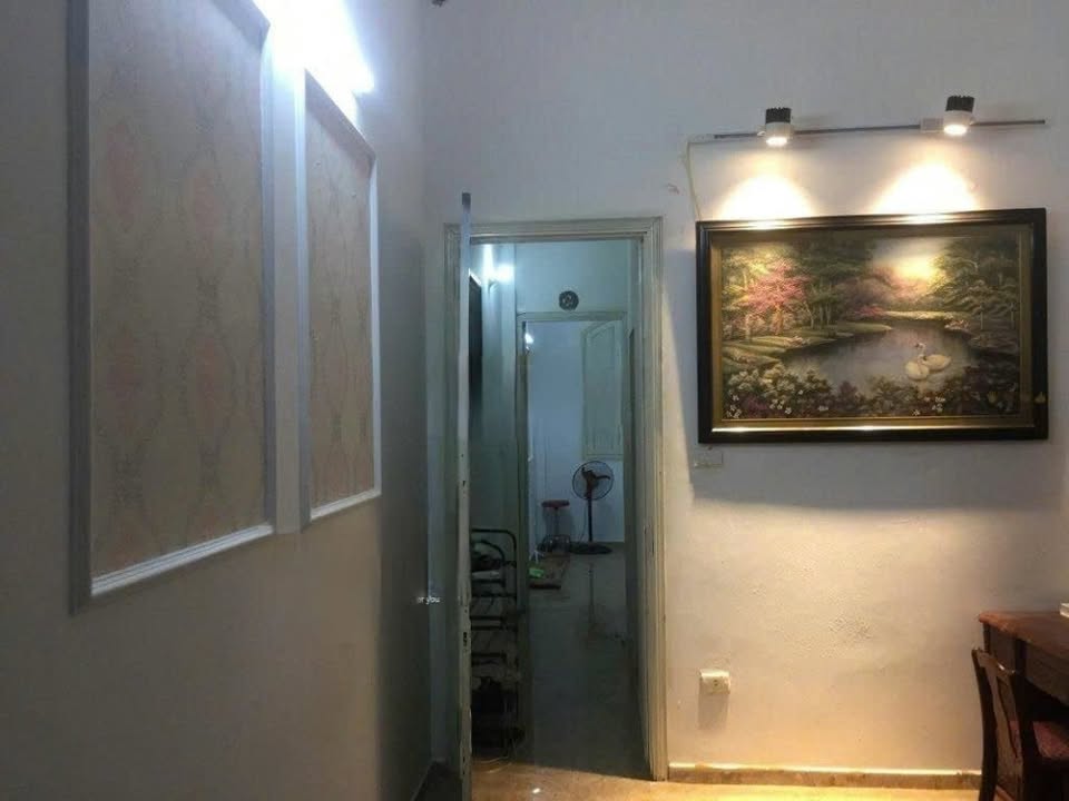 Nhà cho thuê ngõ 244 Đội Cấn, Ba Đình 45m² giá 11 triệu - Thiết kế 4 phòng ngủ rộng rãi!