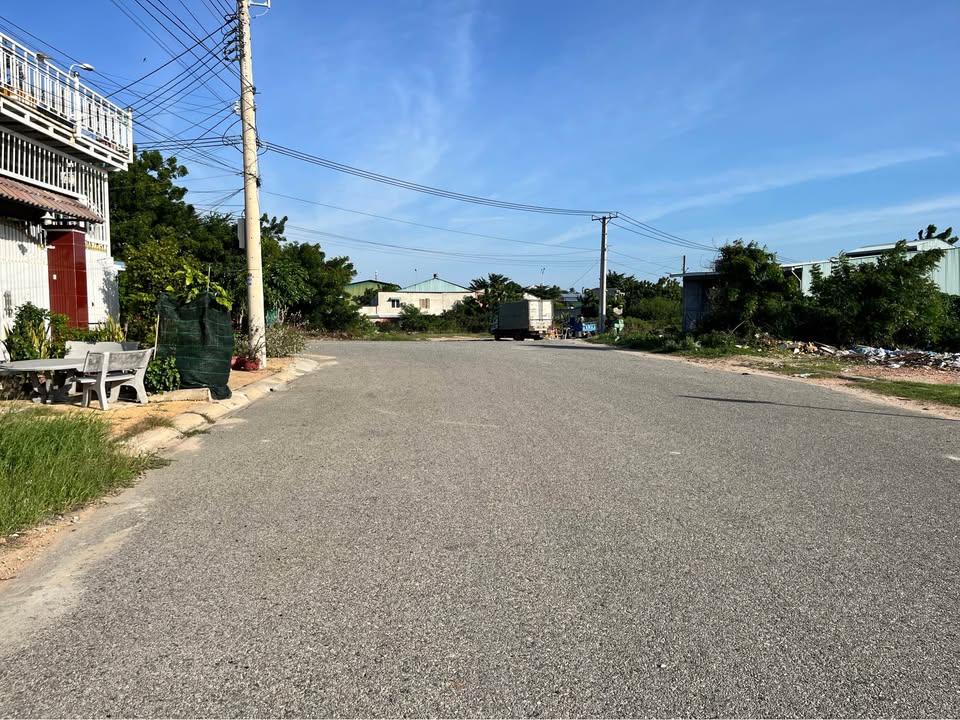 Đất nền TDC Phan Đăng Lưu 105m² giá 2.05 tỷ - Đường lớn, sổ hồng chính chủ!