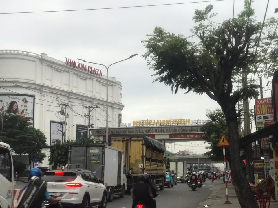 Nhà mới Dĩ An 67m² giá 4.35 tỷ - Đường rộng ô tô vào tận nhà!