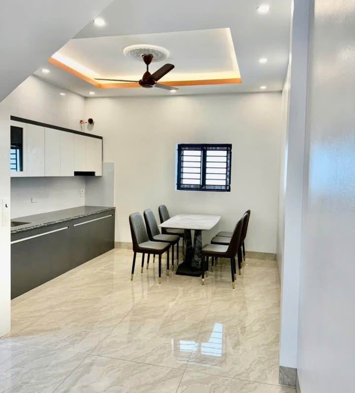 Nhà 3 tầng Lê Hồng Phong, Đông Thành 50.5m² giá chỉ 4xx triệu - Thiết kế hiện đại!