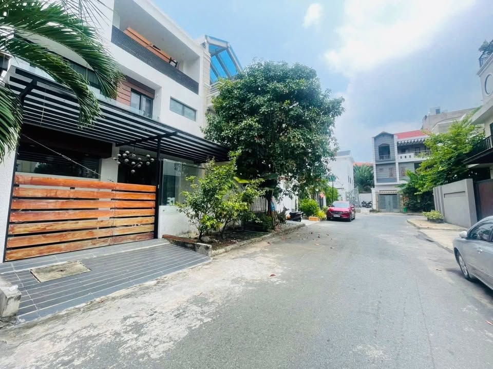 Biệt thự Nam Thiên 1 Phú Mỹ Hưng Q7 144m² - View công viên đẹp mắt!