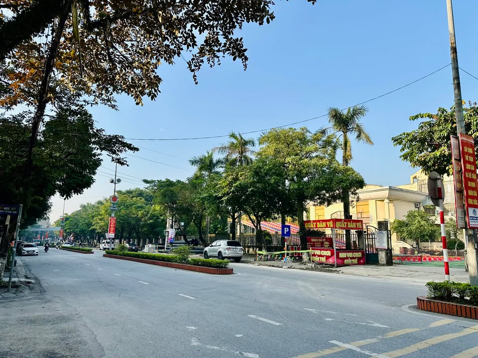 Nhà phố Trường Chinh Phủ Lý 82m² giá thỏa thuận - Ô tô tránh nhau, tiện ích đầy đủ!