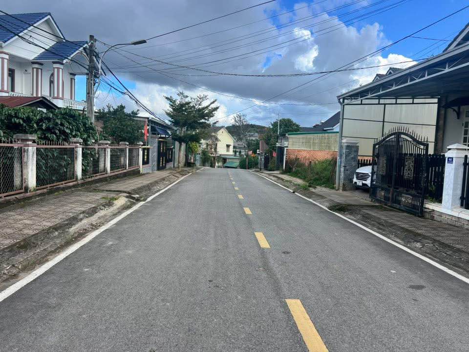 Đất nền Phường Lang Biang Đà Lạt 185m² giá 4.2 tỷ - Mặt tiền đường nhựa thuận lợi!