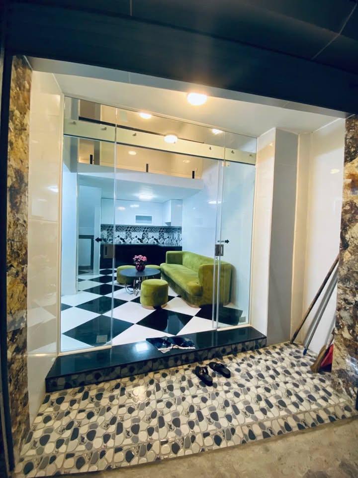 Nhà 5 tầng Phúc Tân, 30m² giá 8 tỷ - Giao dịch ngay, giá tốt!