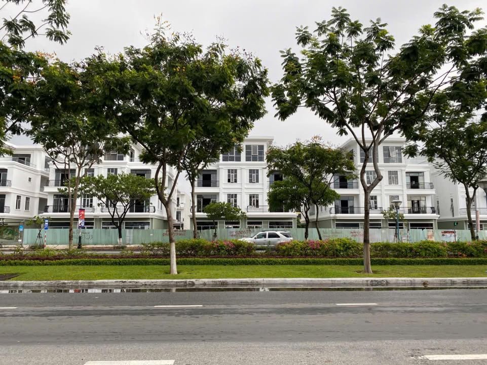 Shophouse cho thuê đường Nguyễn Sinh Sắc, Đà Nẵng 280m² - Mặt tiền sầm uất, kinh doanh hiệu quả!